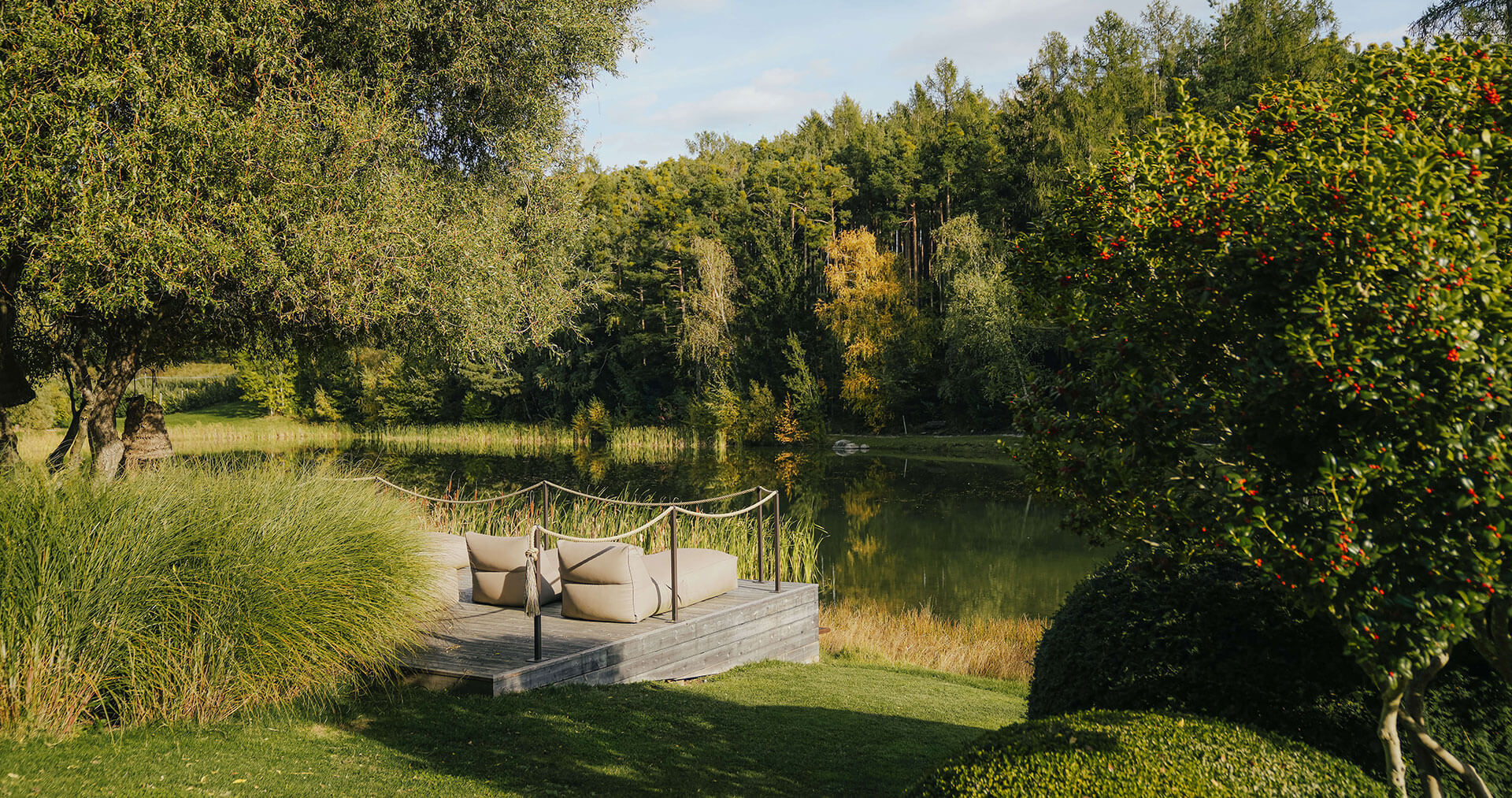 What defines a nature hotel?