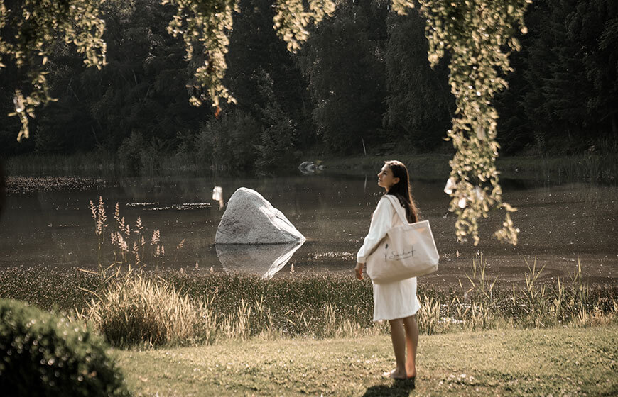 Piedi nudi nel parco